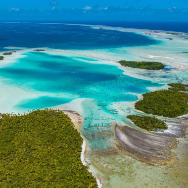 Vue aérienne sur le Blue Lagoon de Rangiroa © Michael Runkel