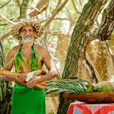 Musicien avec son Ukulele de Moorea © Hélène Havard