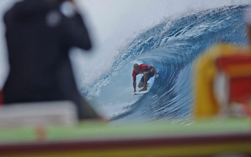 Surfer la vague de Teahupoo©_Steve Dickinson