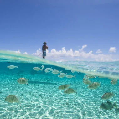 Faire du paddle sur le lagon c Tahiti Tourisme