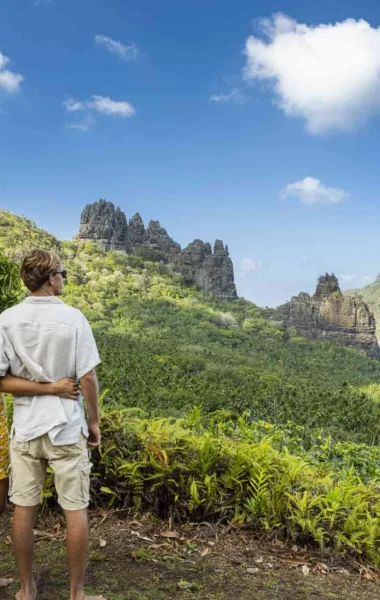 Randonnée en couple à Nuku Hiva aux îles Marquises © Grégoire Le Bacon