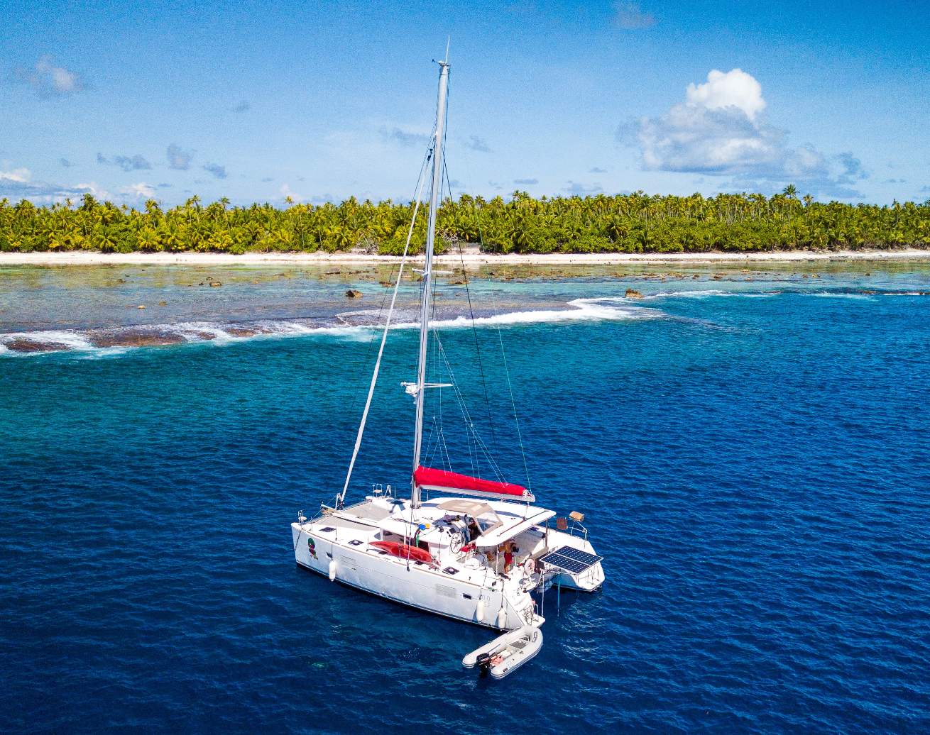 https://tahititourisme.es/wp-content/uploads/2021/12/Poe-charter-location-de-catamaran-Tahiti-et-excursion-journee-Tetiaroa-Maxi-catamaran-compressed.jpg